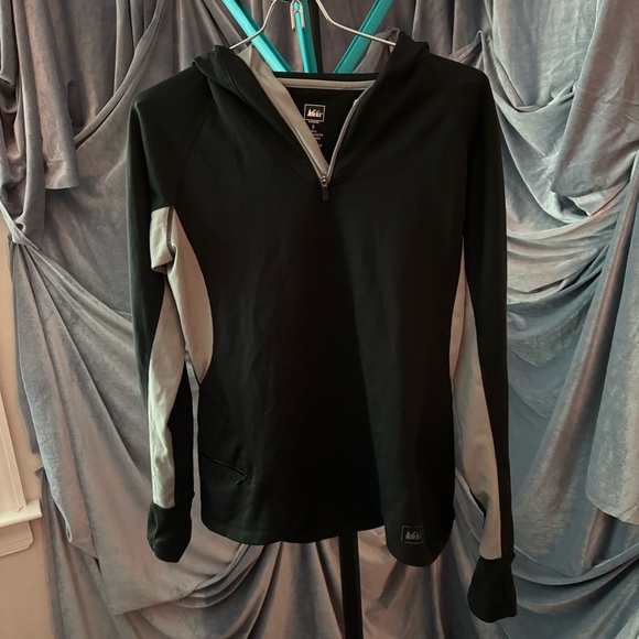 REI Jackets & Blazers - REI Women's Black and Gray pullover hoodie